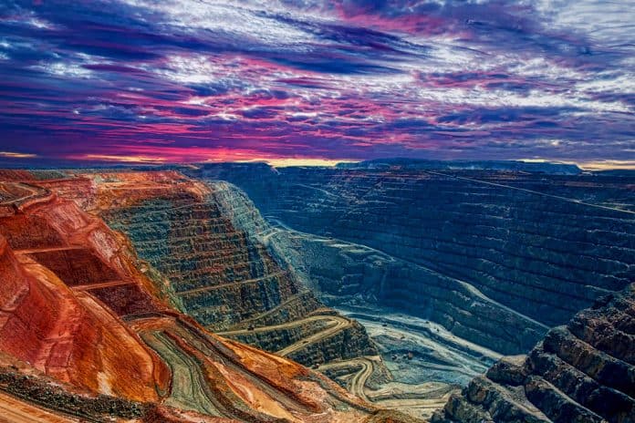 2-gold-mining-stocks-avoid